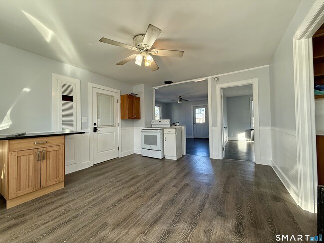 Building Photo - 30 Russell St