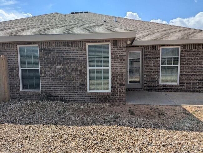 Building Photo - 1302 N Clinton Ave