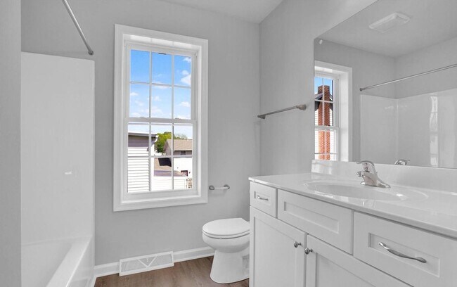 Building Photo - 2420 Lehman St