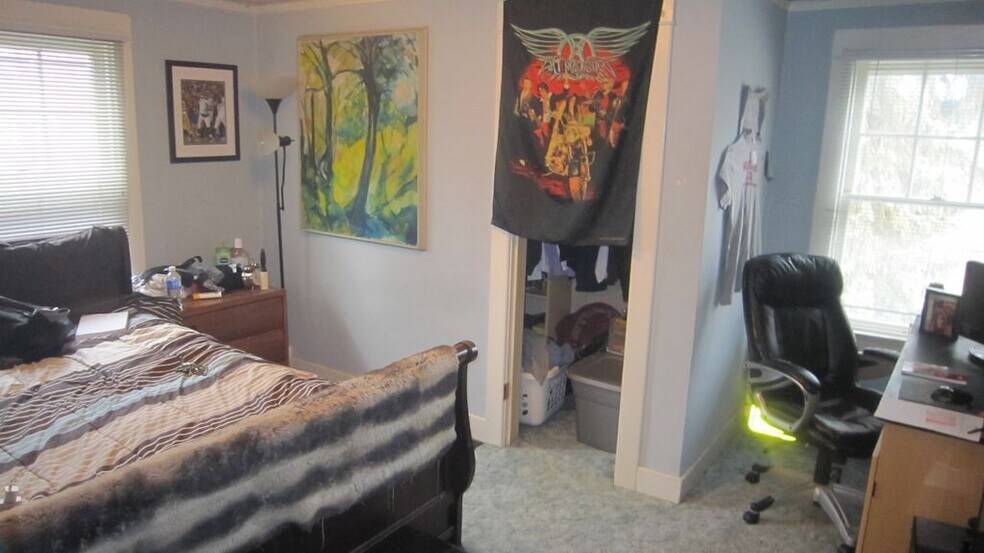 Building Photo - 1035 NE Monroe St