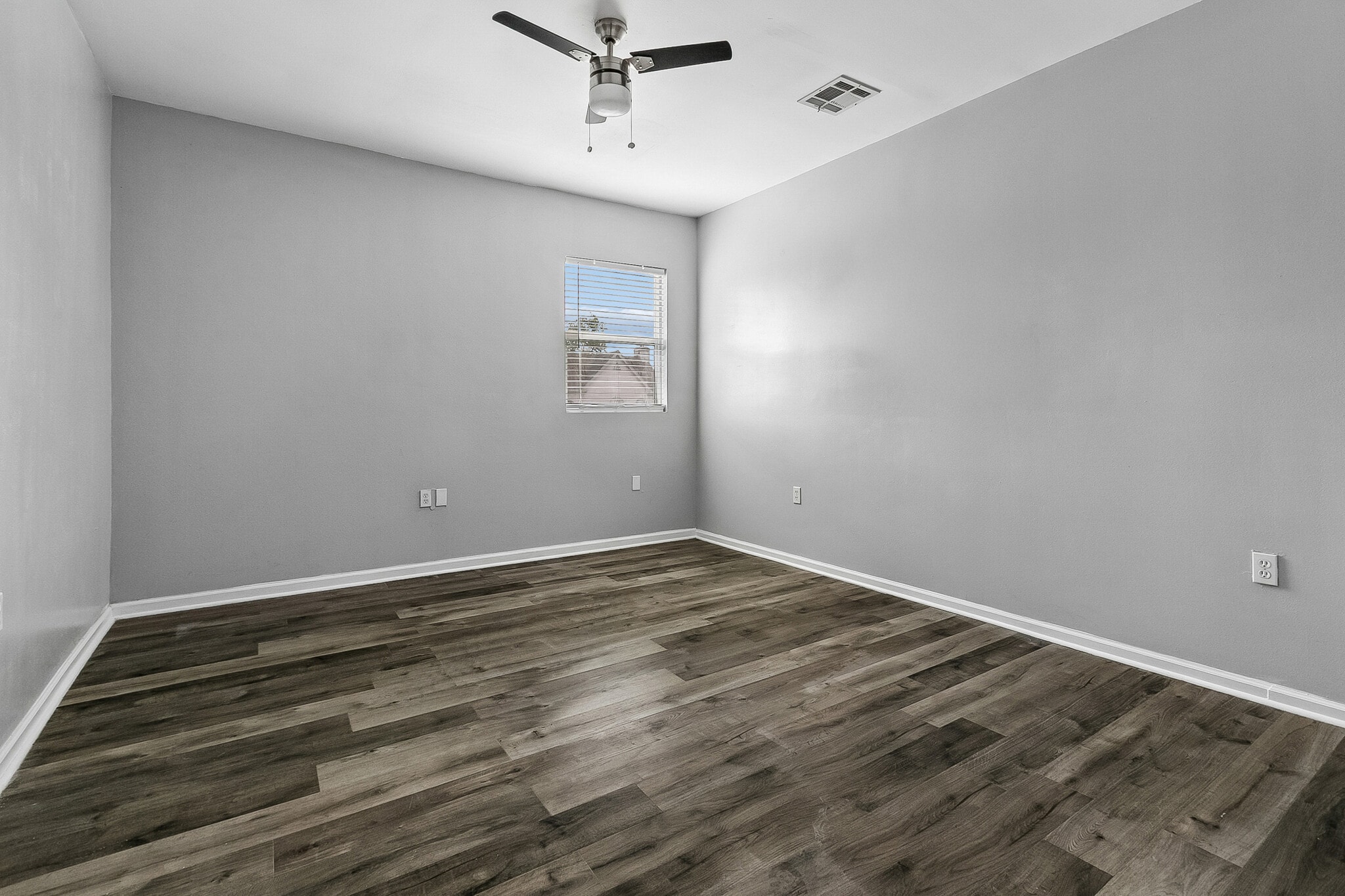 Building Photo - 3540 Clermont Dr