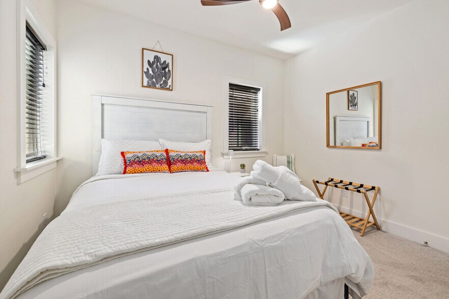Building Photo - 510 SE Tourmaline Mews