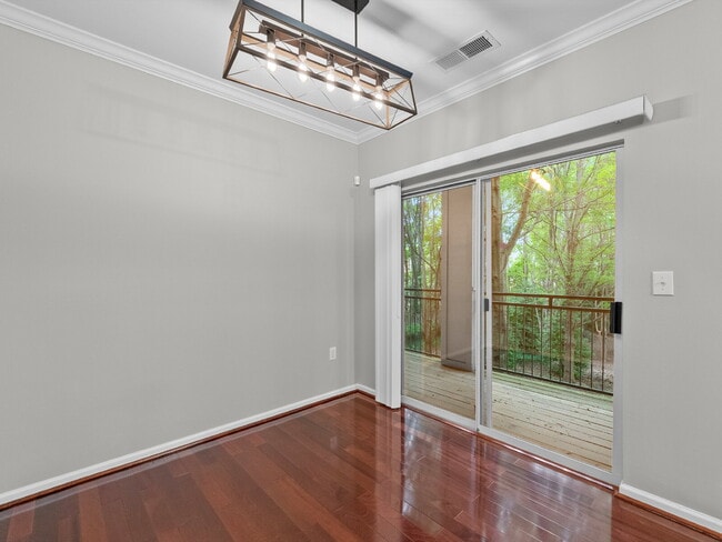 Building Photo - "Charming 1-Bed Condo Retreat with Granite...