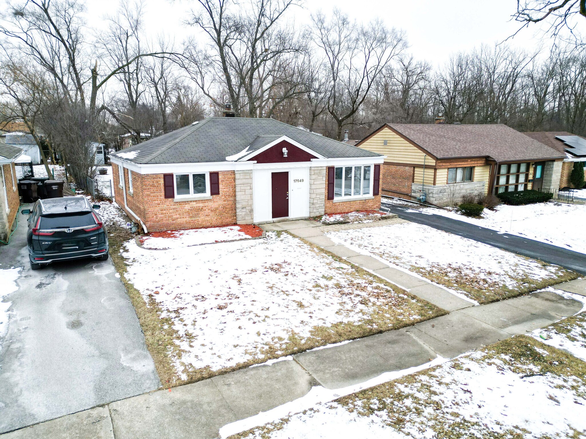 Building Photo - 17649 Dundee Ave