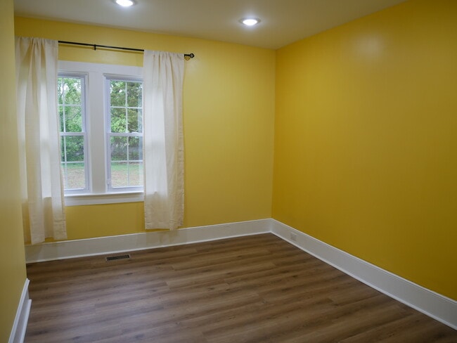 Building Photo - 208 Vineyard Rd