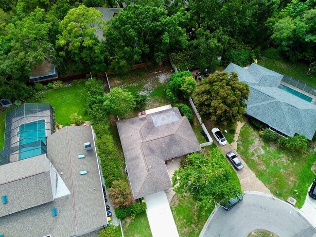 Building Photo - 423 Whispering Oaks Ct