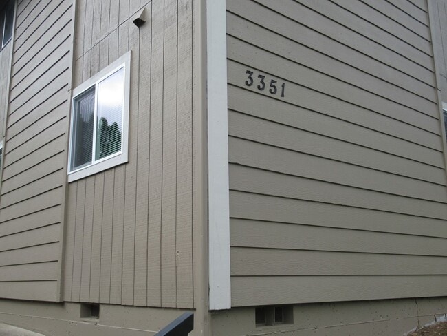 Building Photo - 3351 Willow Ct SE