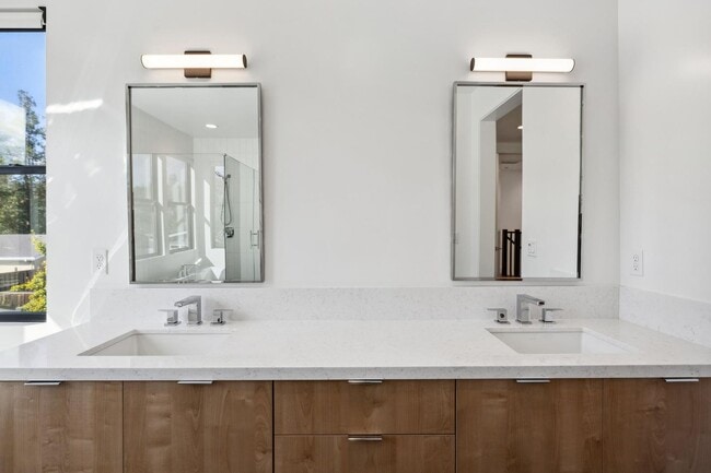 Building Photo - Luxurious Modern Single Family Home in West Menlo Park Available Now!