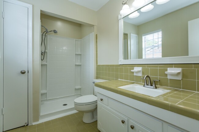 Building Photo - 2200 Montreat Cir
