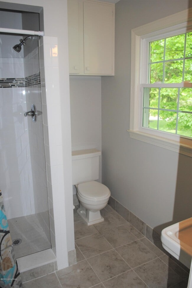 Building Photo - 9836 Longwood Cir