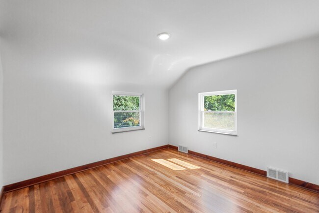 Building Photo - AVAILABLE OCT 1ST!! RENOVATED 3-BEDROOM PENN HILLS!!