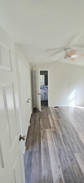 Building Photo - 968 Cy Cir