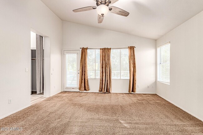 Building Photo - 1110 N Aspen Dr