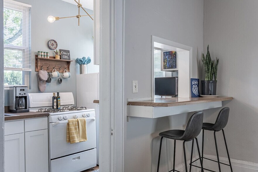 Building Photo - 5651 Ridge Ave