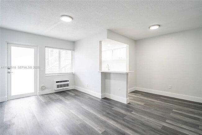 Building Photo - 6650 Miller Dr