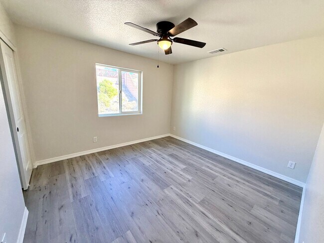 Building Photo - Modern 3 Bed, 2 Bath Home with Open Floor Plan & New Flooring – Fort Mohave- Available Now!