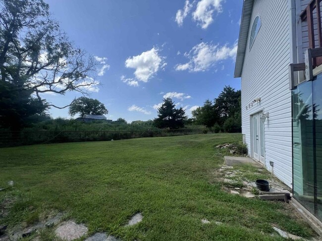 Building Photo - CARTHAGE: BEAUTIFUL 2,864 SQFT 5 BEDROOM /...
