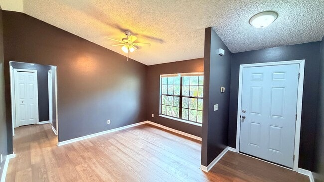 Building Photo - Pet-Friendly 3BR Home with Spacious Yard – No HOA!