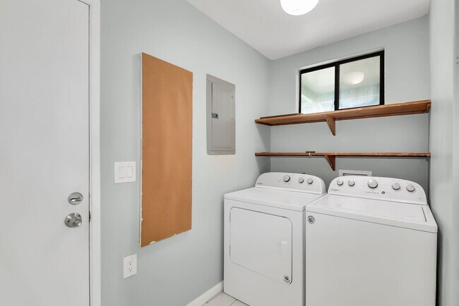 Building Photo - 73-4338-4338 Koi Koi St