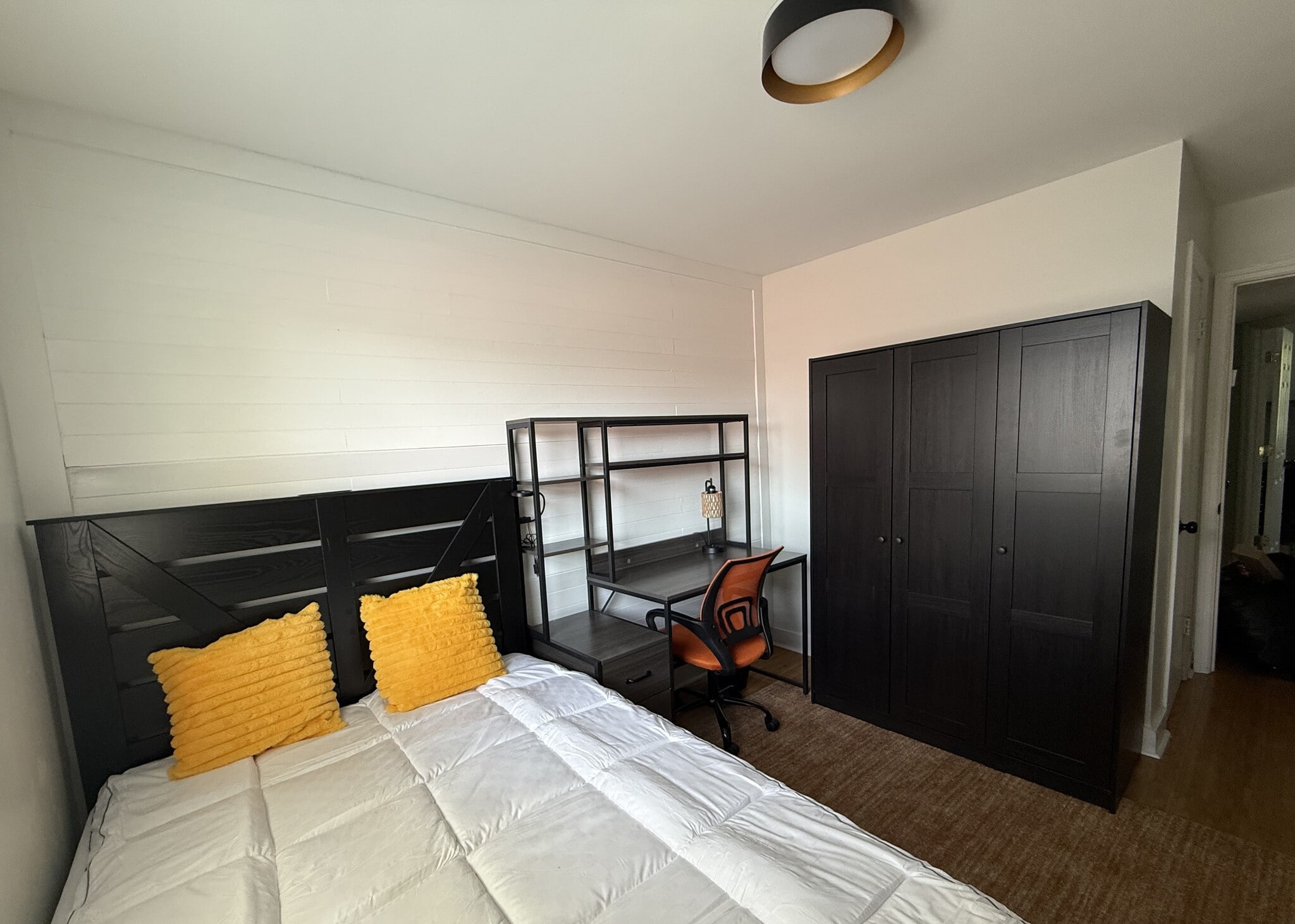 rm 2 - 16 Reid St
