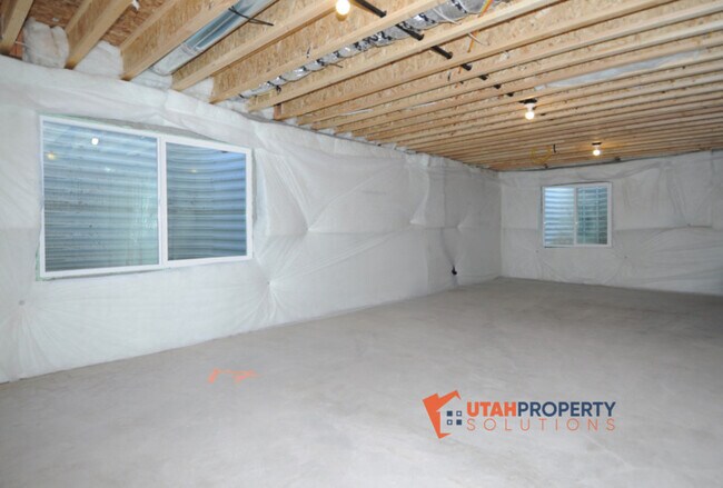 Building Photo - 7042 N Brook Ridge