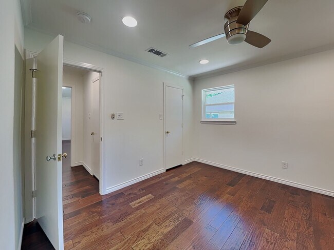 Building Photo - Style, Space & Sophistication in the Heart of Overton West!