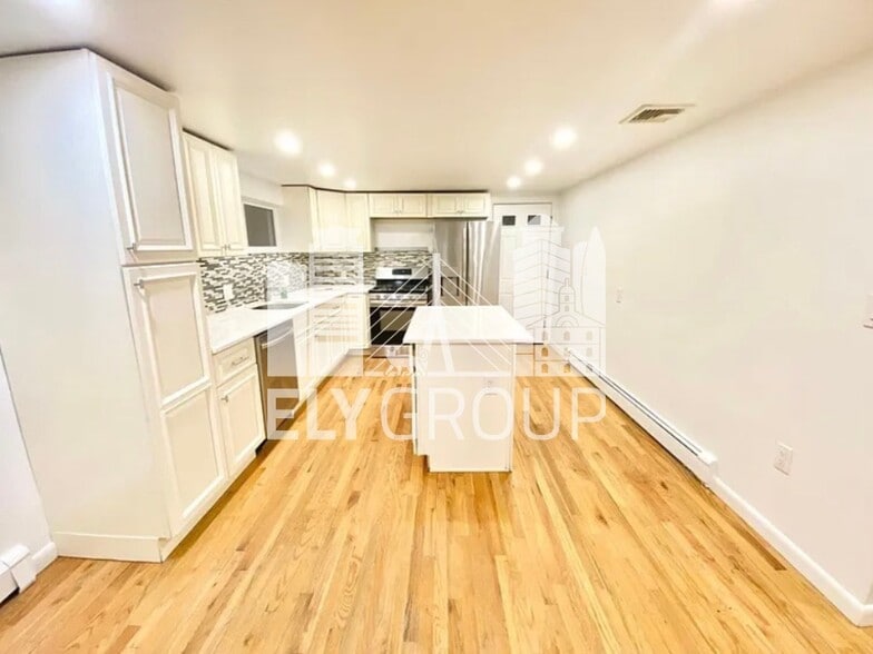 Building Photo - 96 Amherst Ave