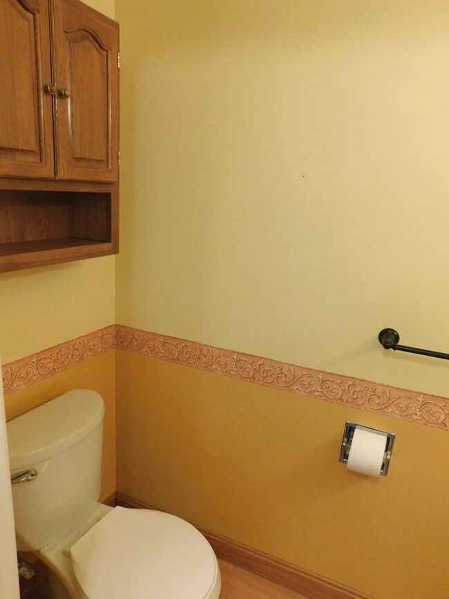 Building Photo - 3 Floor Condo Located In Country Setting -...