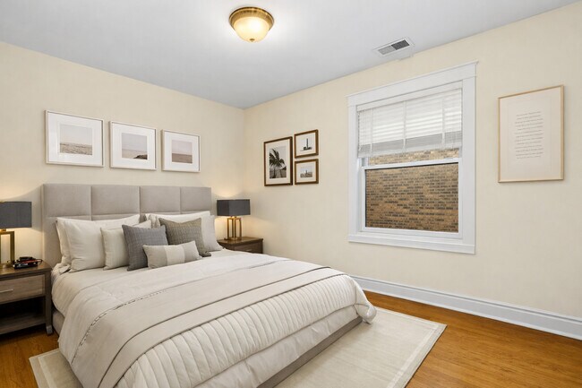 Building Photo - 448 W Wrightwood Ave