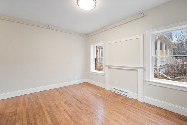 Building Photo - 702 20th St