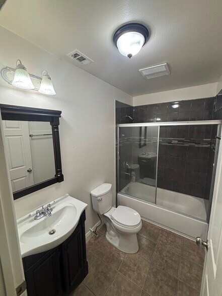 Building Photo - 160 W 52nd St