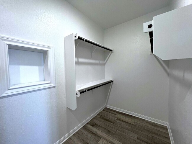 Building Photo - 106 Middle Crk Rd