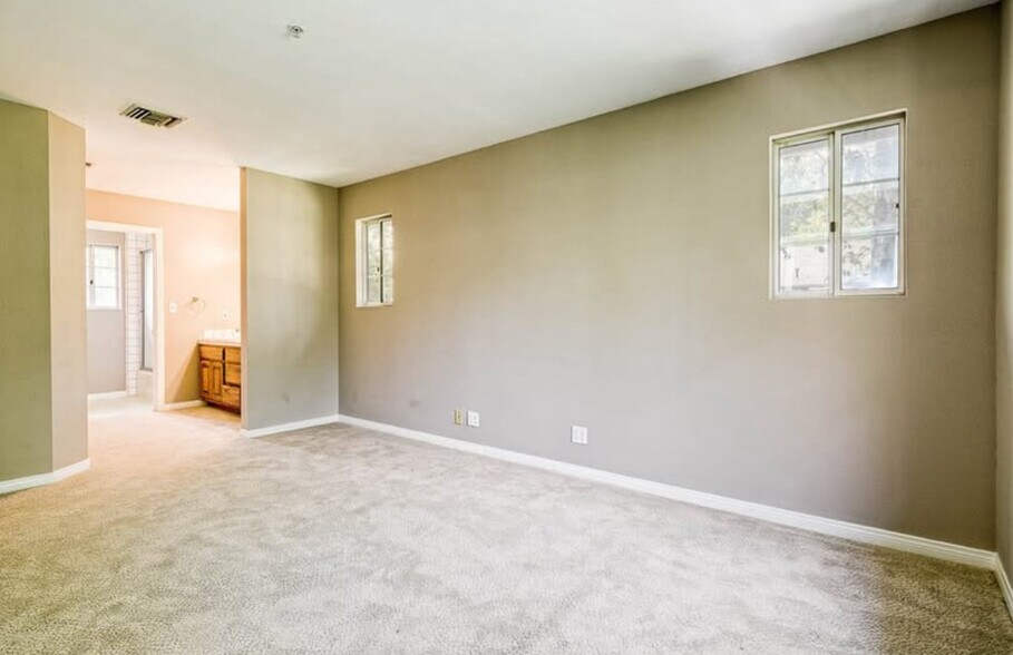 Building Photo - 412 Forest Ln