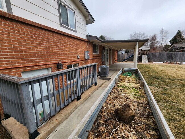 Building Photo - Spacious 5 Bed Home with Finished Basement, Multiple Living Areas & Private Backyard