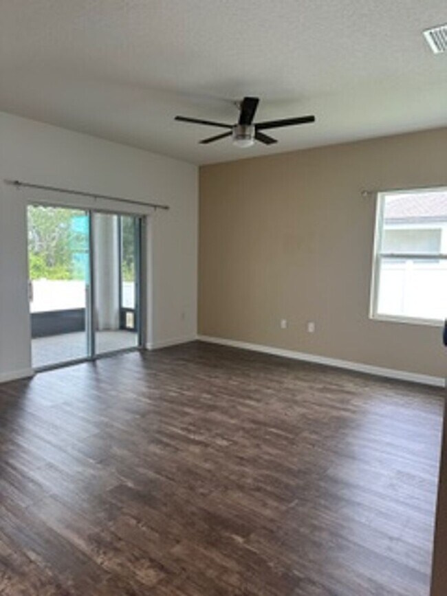 Building Photo - 16119 Florets Dr