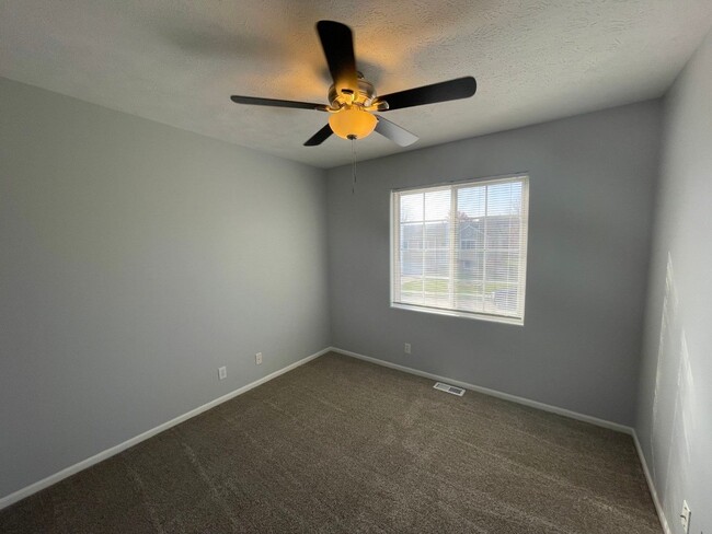 Building Photo - Home In Papillion For Rent!