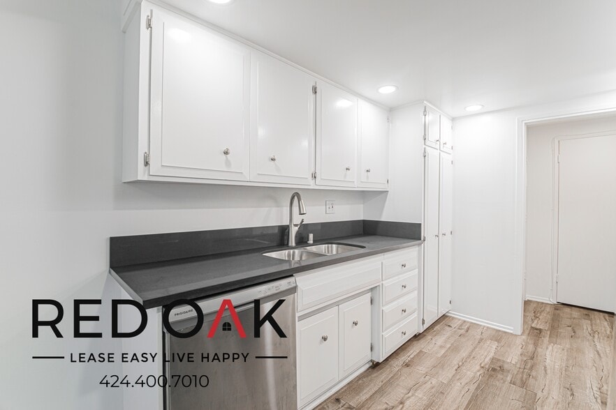 Building Photo - 4433 Colbath Ave