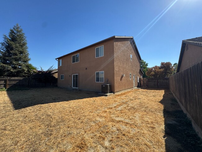 Building Photo - Beautiful home for rent in Visalia