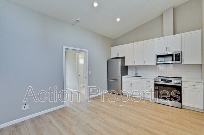 Building Photo - 368 Camille Ct