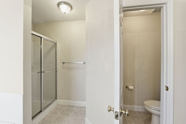 Building Photo - 330 Gardenia Dr