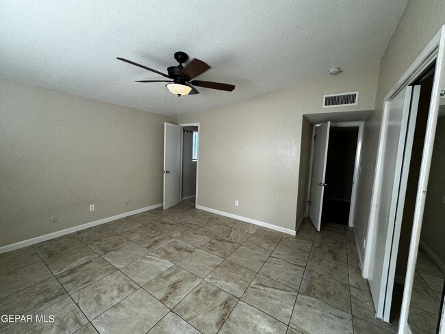 Building Photo - 8700 Lakehurst Rd