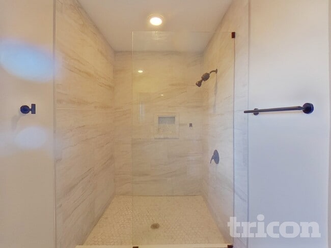 Building Photo - 4921 Simmons Rd