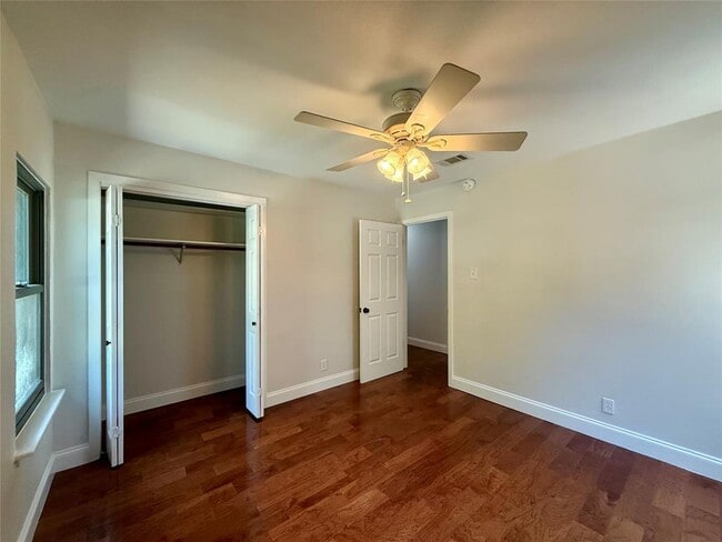 Building Photo - 2607 Princeton Dr