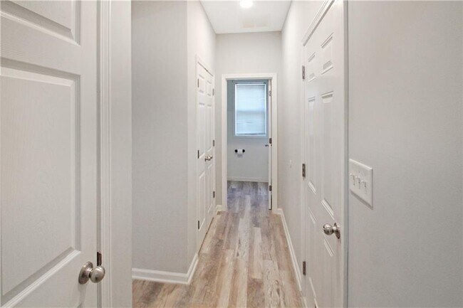 Building Photo - 2389 White Alder Dr NE