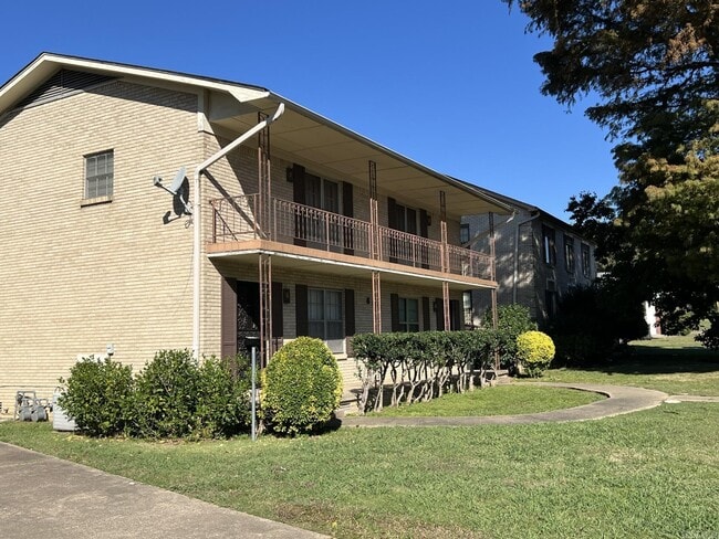 Building Photo - 609 Chickadee Dr