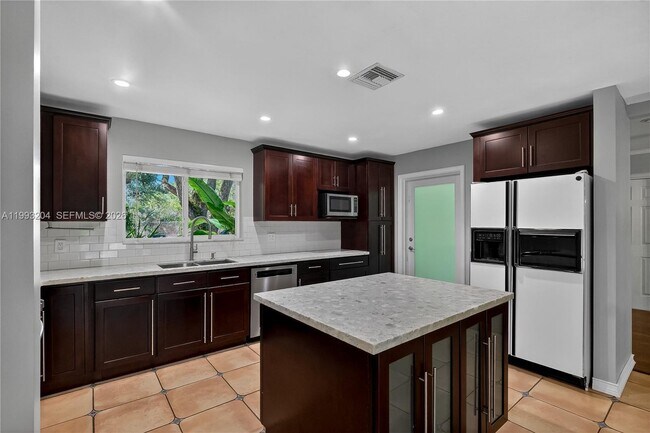 Building Photo - 6767 SW 154th St