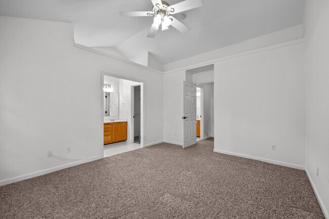 Building Photo - Convenient 3-Bedroom Rental with Fenced Ya...