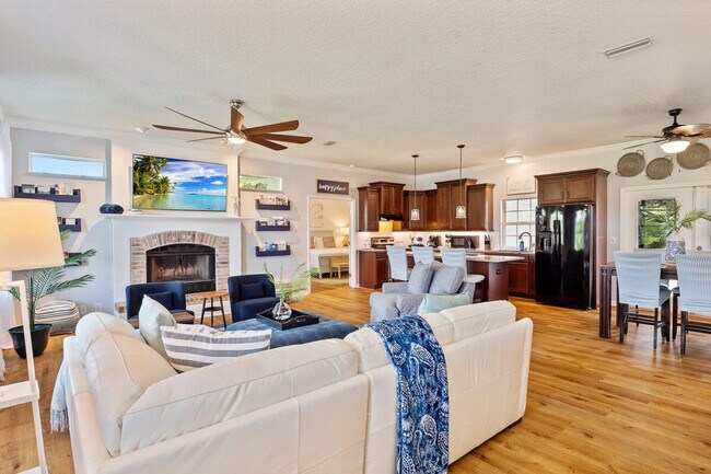 Building Photo - 4 Susan Pl