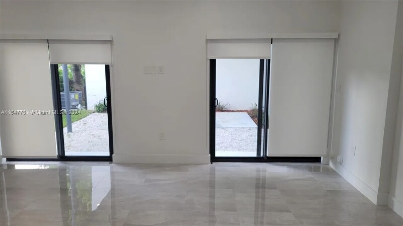 Building Photo - 135 SW 114th Ave
