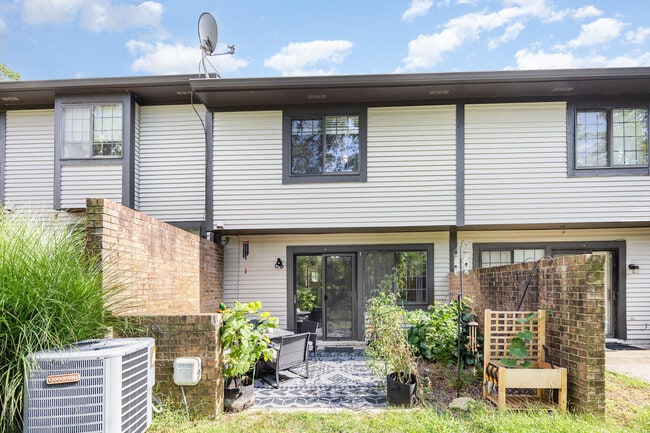 Building Photo - 6307 Cliffside Dr
